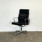 Vitra Ea 209 Soft Pad Stoel Met Hoge Rugleuning, Draaibaar En Armleuningen thumbnail 9