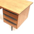 Vintage Bureau Met Zes Lades Op Elegante Poten thumbnail 2