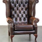 Prachtige Engelse Donkerbruine Rundleren Chesterfield Oorfauteuil Met Sierlijke Pootjes thumbnail 2