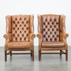 Set Van 2 Klassieke Vintage Rundleren Engelse Chesterfield Oorfauteuils In Een Lichte Cognac Kleu thumbnail 2