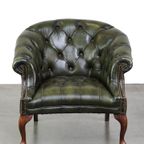 Donkergroene In Goede Staat Verkerende Rundleren Engelse Chesterfield Fauteuil thumbnail 3