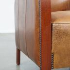 Stijlvolle Schapenleren Art Deco Design Armchair Met Houten Armleggers En Een Vast Zitkussen thumbnail 11