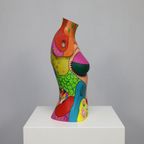 Decoratief Object Vrouwentorso In Pop-Art Stijl thumbnail 3