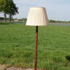 Antieke Schemerlamp Met Houtsnijwerk thumbnail 2