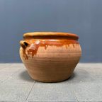 Okergele Geglazuurde Aardewerk Pot Uit Frankrijk thumbnail 7