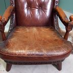 Bijzonder Stoere Vintage Bibliotheekfauteuil Met Studs thumbnail 9