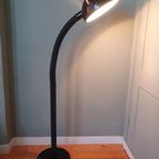 Grote 70's Zwarte Leeslamp / Staande Lamp Met Opengewerkte Kap. thumbnail 6