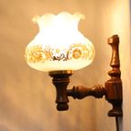 Vintage Wandlamp In Hout, Messing Met Mondgeblazen Glazen Kap. thumbnail 4