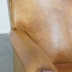 Stijlvolle Gepatineerde Vintage Schapenleren Fauteuil Met Een Comfortabele Zit thumbnail 4