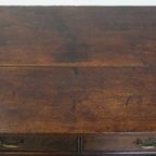 Elegante Vroeg 18e Eeuwse Antieke Engelse Ladekast/ Commode Gemaakt Van Eikenhout Met 5 Lades thumbnail 8