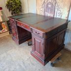 Klassieke Engels Dubbelzijdig Bureau, Schrijftafel, Partnerdesk Kast Afm.150x90cm En 80cm Hoog. thumbnail 3