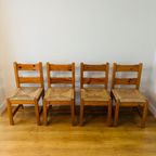 Set Van 4 Vintage Massief Grenenhouten Stoelen Met Biezen Zitting thumbnail 2