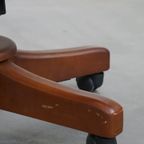 Stijlvolle Functionele Rundleren En Houten Donkergroene Chesterfield Bureaustoel Op Wieltjes thumbnail 16