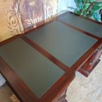 Klassieke Engels Dubbelzijdig Bureau, Schrijftafel, Partnerdesk Kast Afm.150x90cm En 80cm Hoog. thumbnail 5