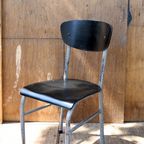 Alle Soorten Industrieel Vintage Zwarte Schoolstoelen thumbnail 12