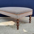 Landelijke Vintage Hocker, Nieuwe Stoffering, Voetenbankje thumbnail 8