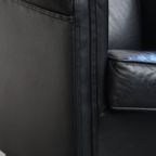Geweldige Zwarte Rundleren Clubfauteuil In Engelse Stijl Met Een Tijdloos Design thumbnail 12