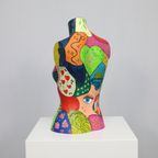 Decoratief Object Vrouwentorso In Pop-Art Stijl thumbnail 2