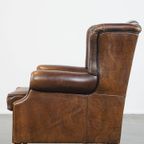 Comfortabele Vintage Schapenleren Oorfauteuil Met Een Tijdloos Design En Een Strakke Afwerking thumbnail 6