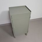 Prachtig Werkplaatskastje. Grijs Metaal Lockertje. Industrial Small Sideboard thumbnail 8