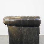 Zwarte 2.5 Zits Rundleren Engelse Chesterfield Bank Met Leuke, Luxe Details thumbnail 6