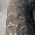 Zwarte 2.5 Zits Rundleren Engelse Chesterfield Bank Met Leuke, Luxe Details thumbnail 2