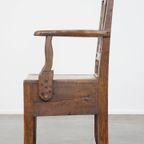 Prachtige Antieke Engelse 18e Eeuwse Eikenhouten Stoel Met Armleuningen En Een Mooi Ornament In D thumbnail 5