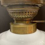 Olielamp Van Wit Aardewerk, Met Wit Glazen Bol, Messing Voet, 80 Cm Hoog thumbnail 4