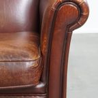Karaktervolle Schapenleren Oorfauteuil Met Een Donkere Warme Kleurstelling En Een Prachtig Patina thumbnail 10