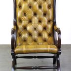 Sierlijke Rundleren Chesterfield Fauteuil Gecombineerd Met Hout thumbnail 3