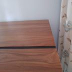 Massieve Notenhouten Tafel Met Stalen Poten thumbnail 3