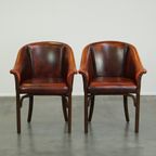 Set Van 2 Engelse Rundleren Eetkamerstoelen/ Tubchairs In Een Luxe Rode Chesterfield Kleur thumbnail 2