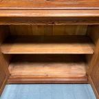 Belgische Pitch Pine Schoolkast Met Ribbelglas thumbnail 16