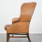 Klassieke En Licht Cognac-Kleurige Rundleren Engelse Chesterfield Oorfauteuil thumbnail 6