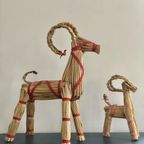 Zweedse Julbock Van Stro Met Rood Wit Lint, Hoog 34 Cm thumbnail 3