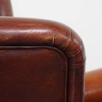 Grote Karaktervolle En Tijdloze Schapenleren Oorfauteuil Met Een Luxe Afwerking thumbnail 17