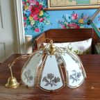 Vintage Hollywood Regency Hanglamp Met Messing En Glazen Bloemenkap – Jaren '80 Eyecatcher thumbnail 6