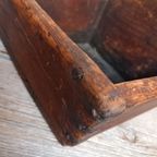 Stevig Charmant En Decoratief Brocant Houten Bakje. thumbnail 3