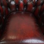 Klassieke En Luxe Rode Rundleren Chesterfield Clubfauteuil In Engelse Stijl Met Siernagels thumbnail 6