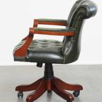 Tijdloze Groene Rundleren Chesterfield Bureaustoel In Engelse Stijl Op Wieltjes thumbnail 8