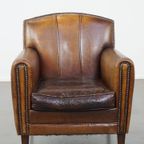 Charmante En Karakteristieke Subtiele Gepatineerde Schapenleren Armchair Met Een Geweldig Patina thumbnail 3