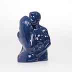 Vintage Blauw Beeld Kussend Stel thumbnail 5