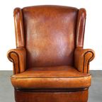 Subtiele En In Goede Staat Verkerende Schapenleren Oorfauteuil Op Messing Voorwieltjes thumbnail 8