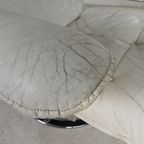 Leolux Fauteuil, Draaistoel Met Wit Lederen Bekleding, Jaren 60 thumbnail 25