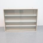 Oude Vitrinekast Uit Apotheek Met Ophangogen thumbnail 9