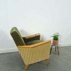 Groen Fluweel Stoffen Fauteuil Met Houten Leuningen thumbnail 3