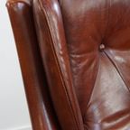 Comfortabele En Karaktervolle Set Van 2 Schapenleren Chesterfield Fauteuils Met Hocker thumbnail 14
