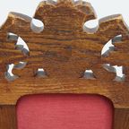 Leuke Antieke Set Van 6 Hollandse Eetkamerstoelen Met Mooi Houtsnijwerk En Rode Stoffen Bekleding thumbnail 14