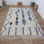 Handgeweven Marokkaanse Berber Tapijt - Blauw En Wit Geometrisch Patroon Met Zigzag (276X180 Cm) thumbnail 6