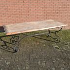 Brutalist Eettafel, Industrieel Steenschotten Blad En Metalen Onderstel thumbnail 2